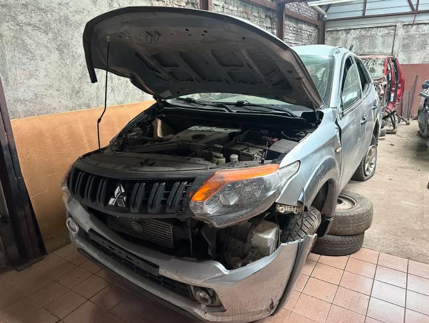 Mitsubishi I 200 4x2 2.4